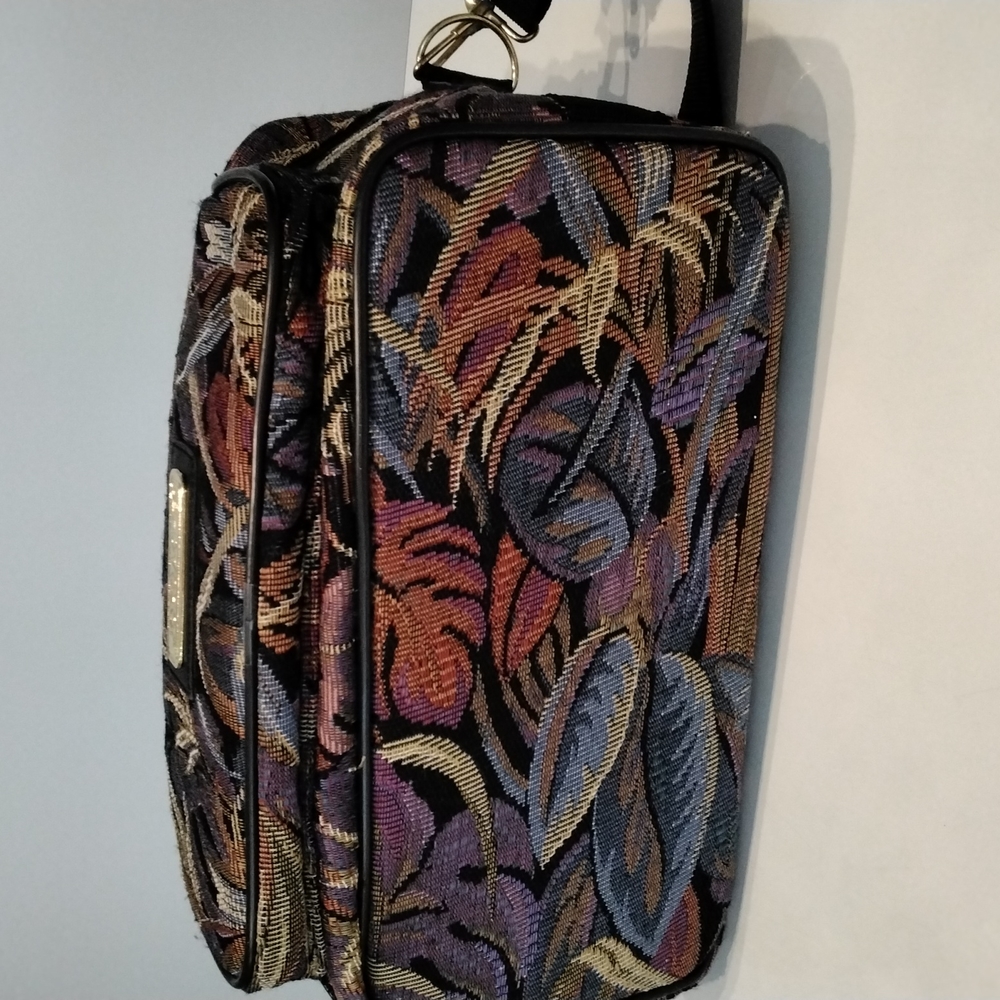 Vintage Jordache tapestry travel makeup case (13" wide x 8" high) - Picture 7 of 7